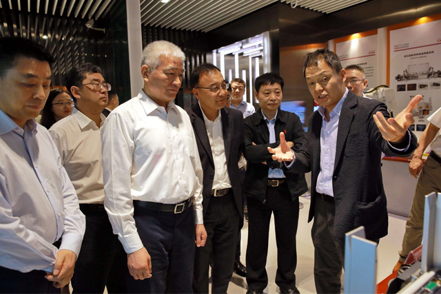 科技部部長王志剛到大族激光調研 高云峰董事長陪同 科技部部長王志剛到大族激光調研 高云峰董事長陪同