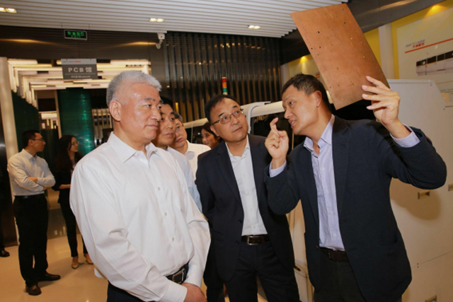 科技部部長王志剛到大族激光調研 高云峰董事長陪同 科技部部長王志剛到大族激光調研 高云峰董事長陪同