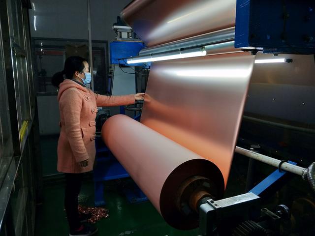 湖北中一科技:國(guó)產(chǎn)6微米銅箔穩(wěn)定量產(chǎn) 迫使進(jìn)口高端銅箔降價(jià)一半 湖北中一科技:國(guó)產(chǎn)6微米銅箔穩(wěn)定量產(chǎn) 迫使進(jìn)口高端銅箔降價(jià)一半