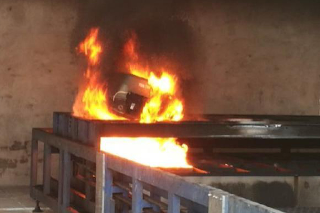 剖開(kāi)電動(dòng)汽車(chē)的心臟 在通用實(shí)驗(yàn)室親手組裝動(dòng)力電池