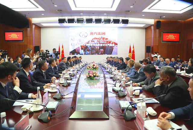 吉爾吉斯斯坦總統熱恩別科夫到訪北汽集團
