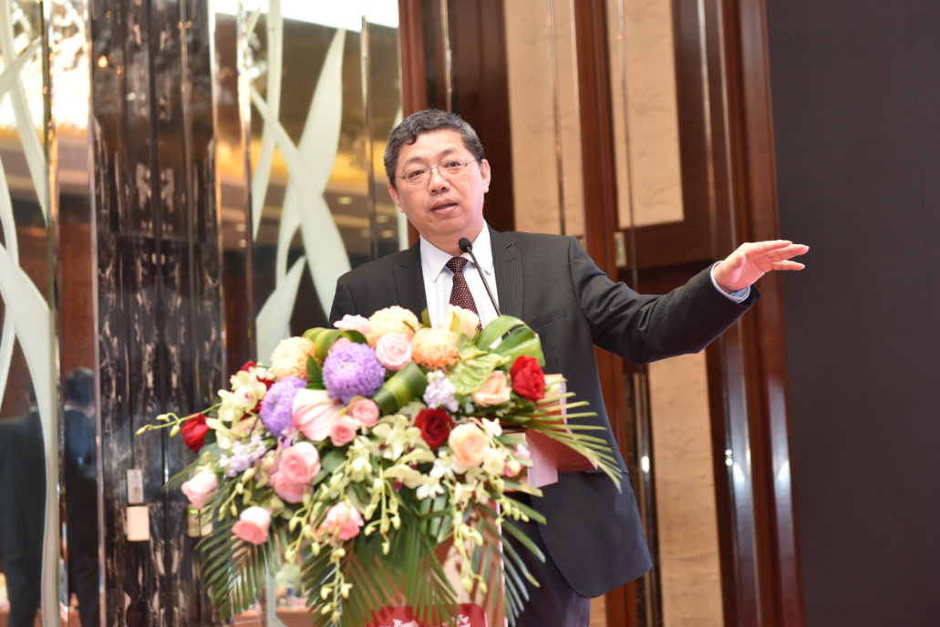 中國銀行業協會首席經濟學家巴曙松發表演講