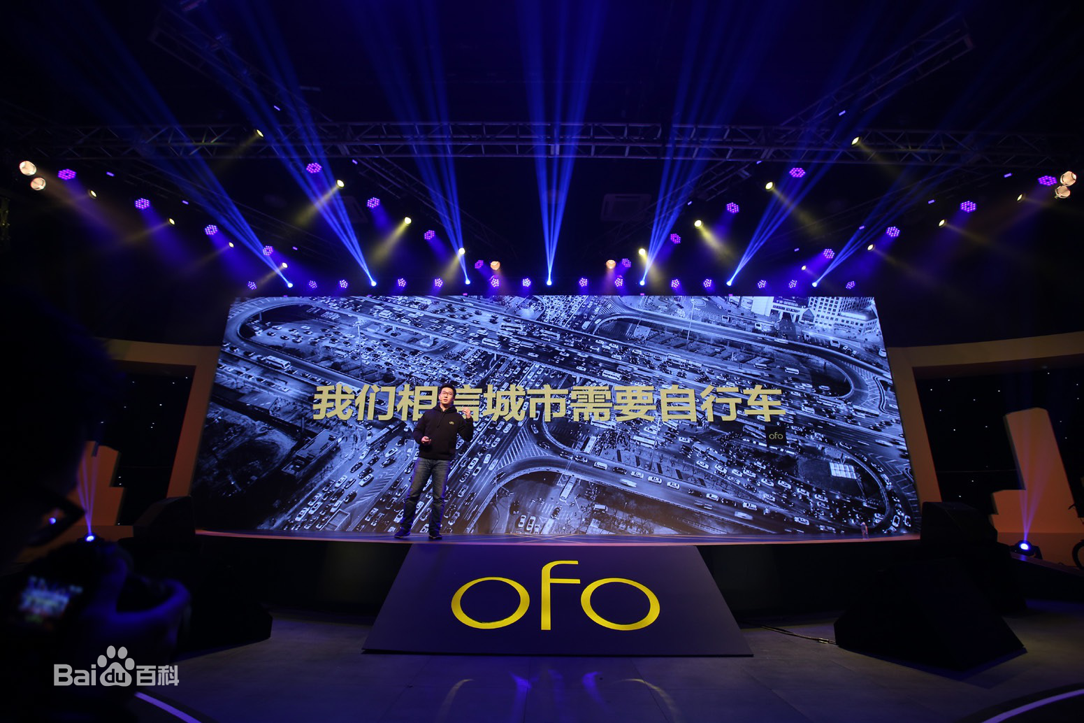 共享單車騎到十字路口 共享單車騎到十字路口