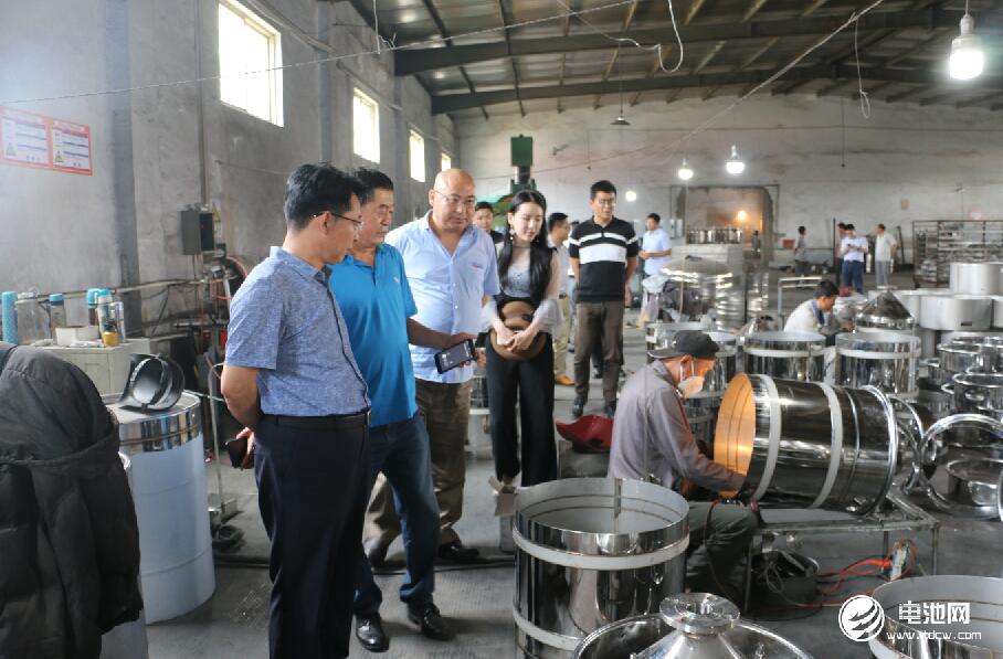 中國(guó)鋰電新能源產(chǎn)業(yè)鏈調(diào)研團(tuán)一行參觀青島海鑫達(dá) 中國(guó)鋰電新能源產(chǎn)業(yè)鏈調(diào)研團(tuán)一行參觀青島海鑫達(dá)