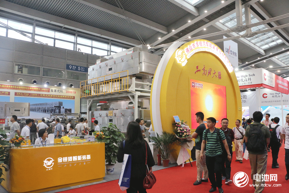 金銀河卡位鋰電前端設備 國內首創雙面同時擠壓涂布機 金銀河卡位鋰電前端設備 國內首創雙面同時擠壓涂布機