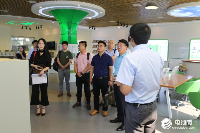 中國鋰電新能源產(chǎn)業(yè)鏈調(diào)研團(tuán)一行參觀華世潔