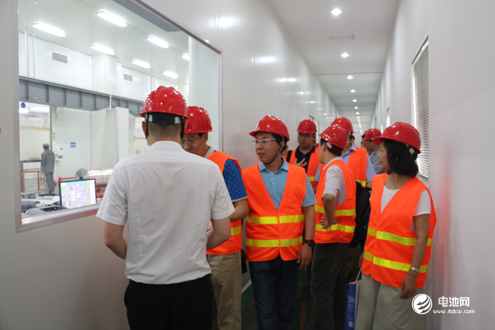 中國(guó)鋰電新能源產(chǎn)業(yè)鏈調(diào)研團(tuán)一行參觀五星鋁業(yè) 中國(guó)鋰電新能源產(chǎn)業(yè)鏈調(diào)研團(tuán)一行參觀五星鋁業(yè)