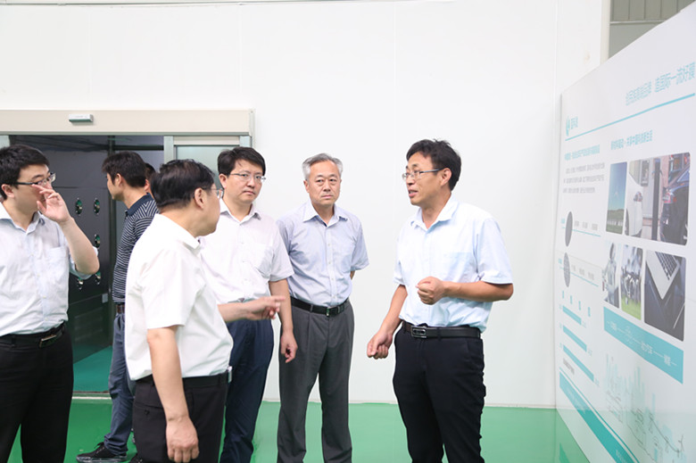 青島市發改委李希琨副主任一行到青島藍科途參觀調研