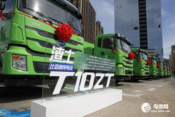 2018年7月，全球首批500輛比亞迪純電動(dòng)智能渣土車(chē)在深圳開(kāi)啟規(guī)模化示范運(yùn)營(yíng)