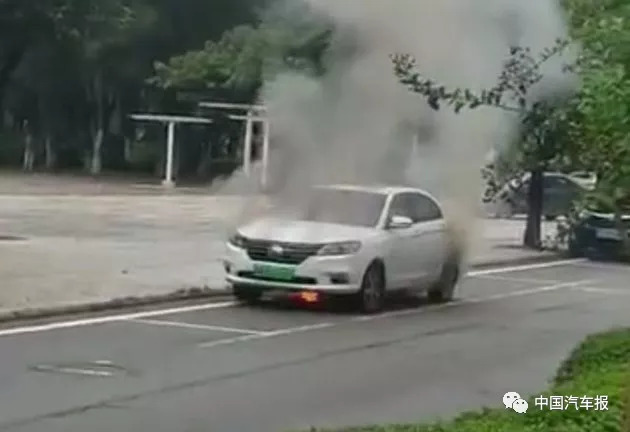 電動汽車頻頻發(fā)“火” 三元鋰電池該不該背這鍋? 電動汽車頻頻發(fā)“火” 三元鋰電池該不該背這鍋?