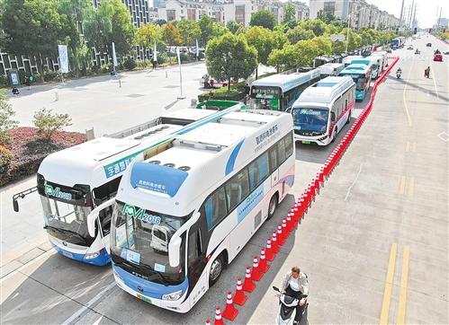 涵蓋乘用車、物流車和客車等各種車型的氫能燃料電池汽車在江蘇如皋集中亮相 涵蓋乘用車、物流車和客車等各種車型的氫能燃料電池汽車在江蘇如皋集中亮相