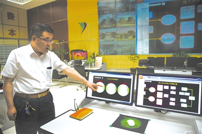 智能化工程管理,每臺機器的生產情況都如實地反應在顯示屏上。 智能化工程管理,每臺機器的生產情況都如實地反應在顯示屏上。