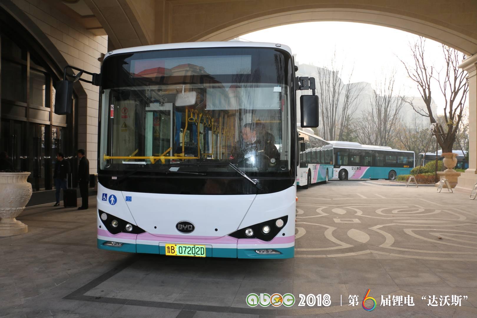 比亞迪助力ABEC2018|鋰電“達沃斯”組委會圓滿完成接送嘉賓任務