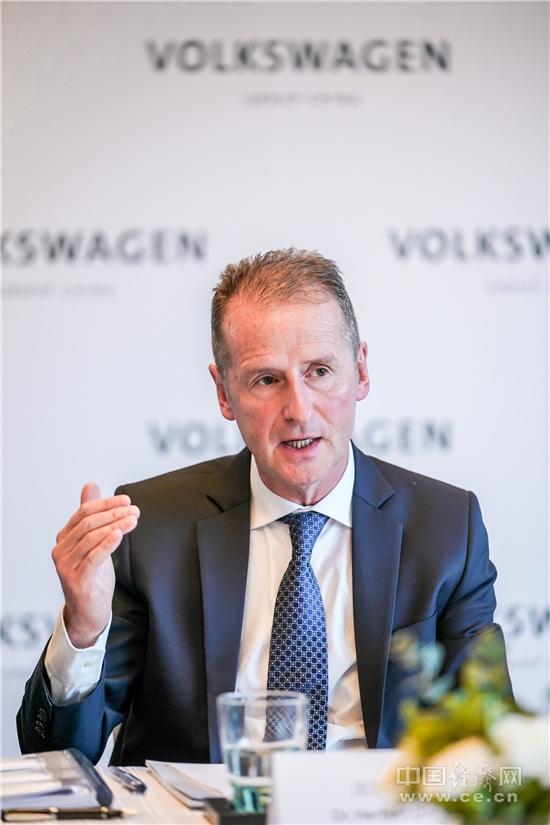 全球車企加大對電動車投入 3000億美元近半投向中國 全球車企加大對電動車投入 3000億美元近半投向中國