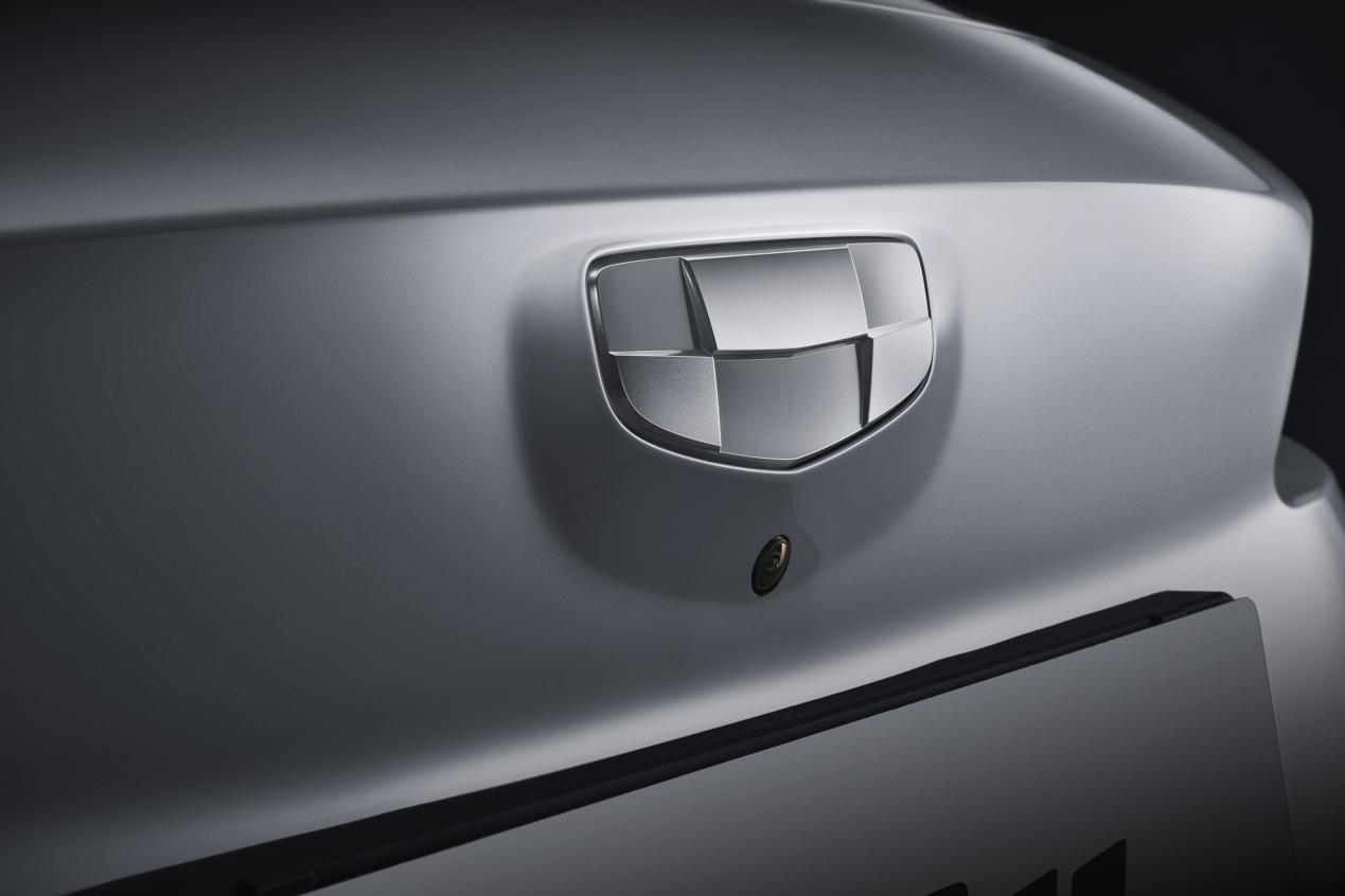 吉利純電動車型GE11高清圖曝光：新車標曝光 對標Model 3