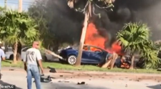 美國男子駕駛特斯拉遇車禍  一天后電池反復(fù)起火燃燒