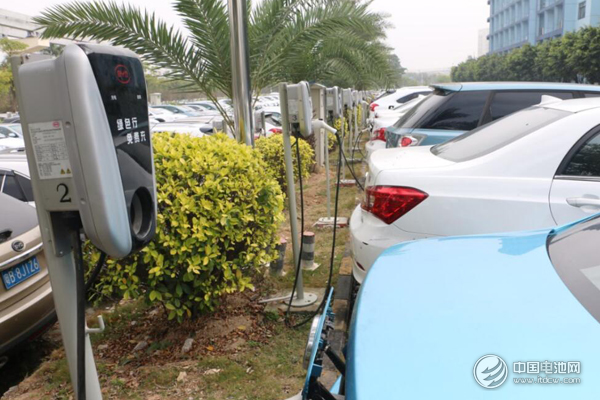 新能源車(chē)欲漲價(jià)迎“退補(bǔ)” 新一輪洗牌或在所難免