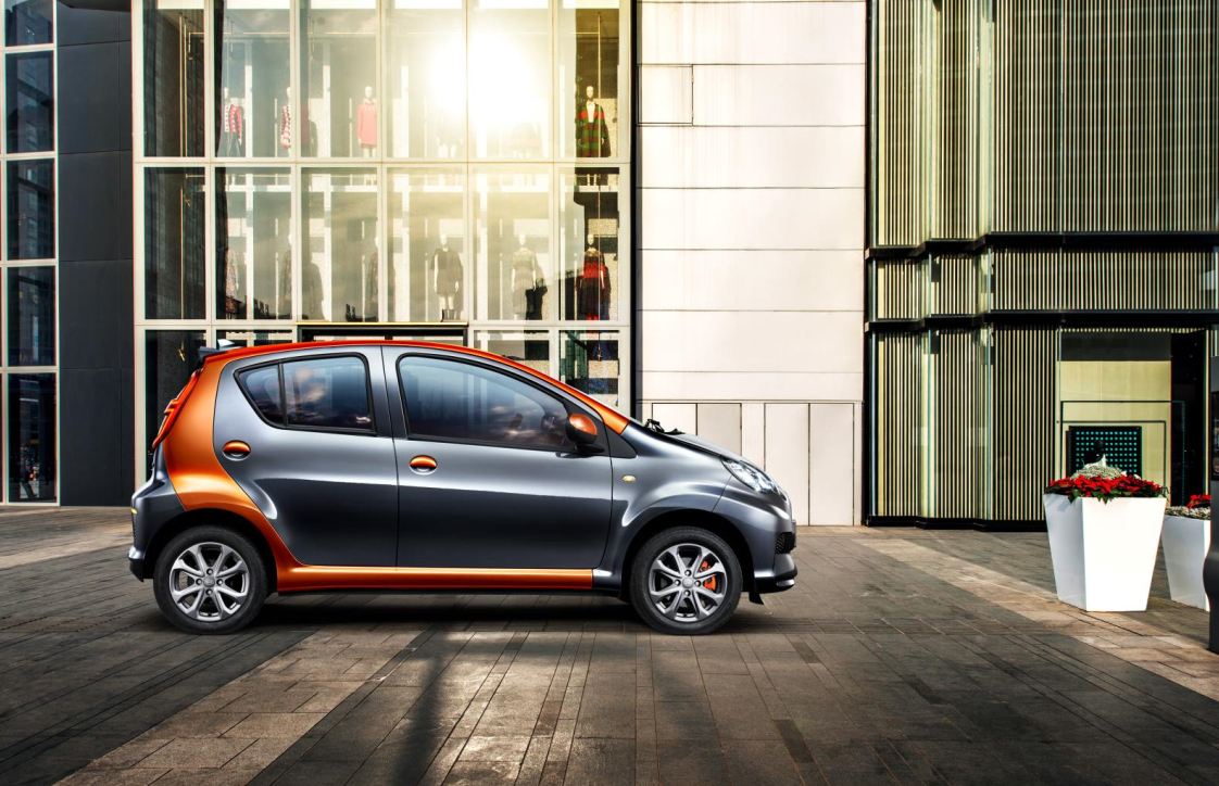 來電先享價(jià)5.99萬起 比亞迪e系列純電動e1低碳上市