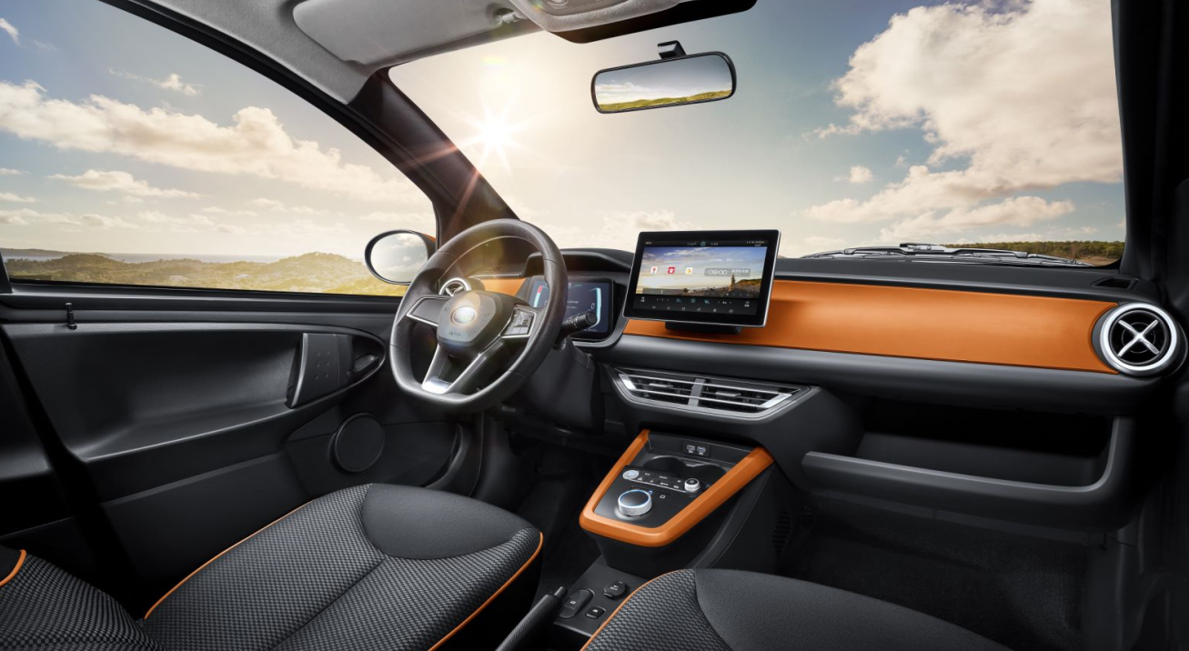 來電先享價(jià)5.99萬起 比亞迪e系列純電動e1低碳上市