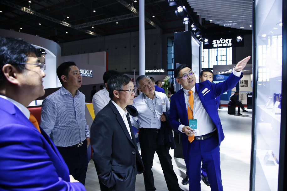 眾多行業人士對蜂巢疊片方形電池極為關注