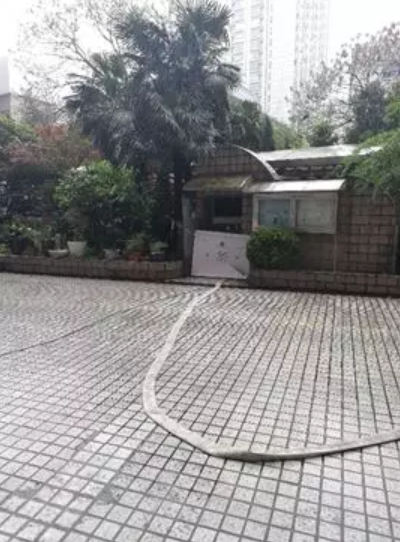 消防通道出來的消防水帶