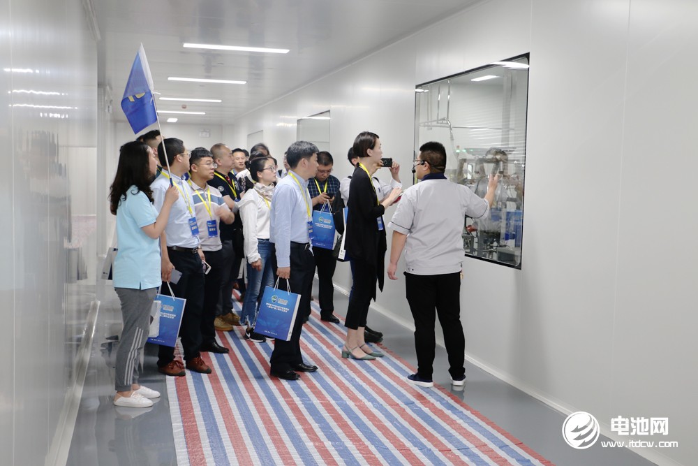 與會(huì)代表參觀利維能產(chǎn)線及展廳 與會(huì)代表參觀利維能產(chǎn)線及展廳