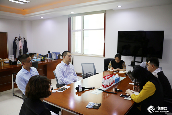 多氟多新能源董事長李云峰與總經(jīng)理趙永鋒接受電池網(wǎng)等媒體采訪 多氟多新能源董事長李云峰與總經(jīng)理趙永鋒接受電池網(wǎng)等媒體采訪