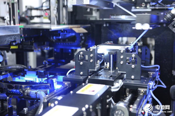 重磅！蜂巢能源全球首發四元及無鈷材料電池