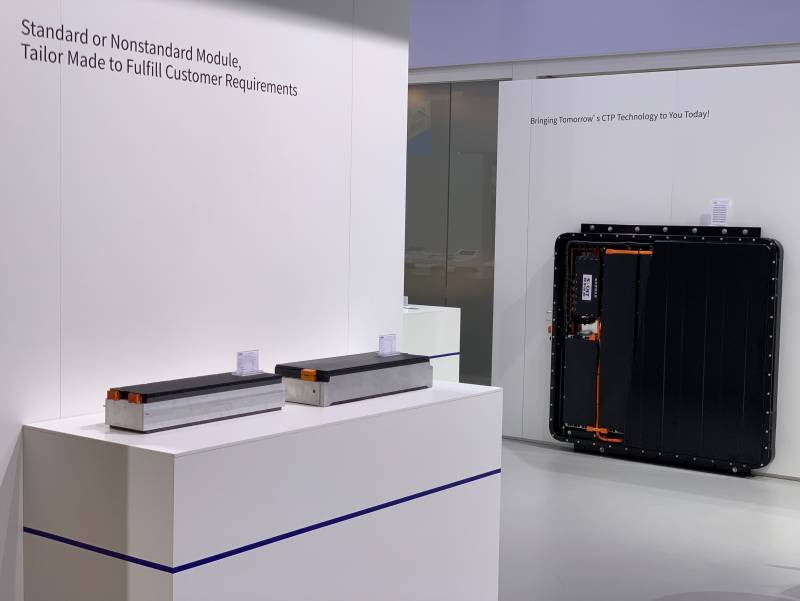 蜂巢能源展出的模組產品