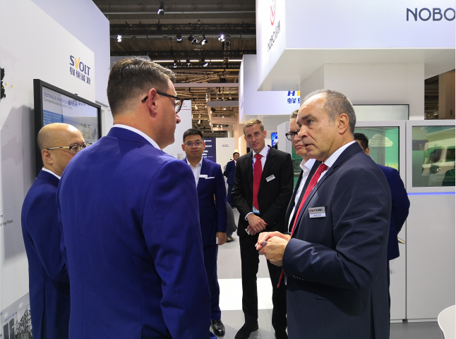 歐洲知名電池系統(tǒng)設(shè)計制造廠Voltabox到訪蜂巢能源展臺