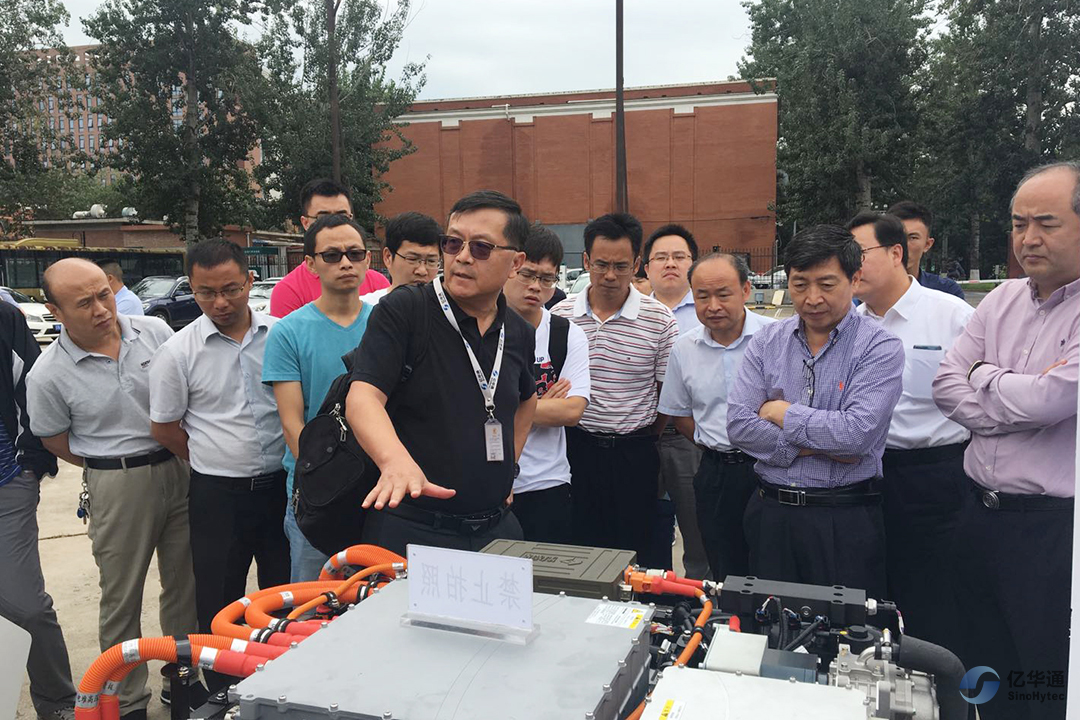 大功率燃料電池發(fā)動(dòng)機(jī)研發(fā)主持人賈能鈾現(xiàn)場(chǎng)介紹