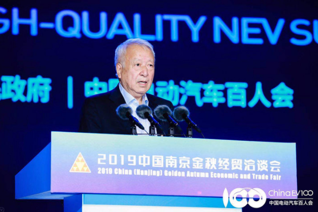 中國新能源汽車產(chǎn)銷全球第一 零部件排第幾？