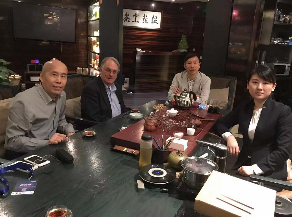 2019年諾貝爾化學獎獲得者：Stanley Whittingham（左二）