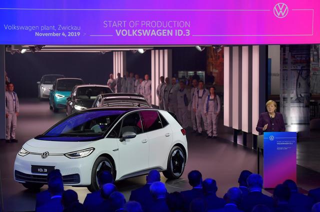大眾集團(tuán)ID.3電動(dòng)車舉行投產(chǎn)儀式 德國總理默克爾出席