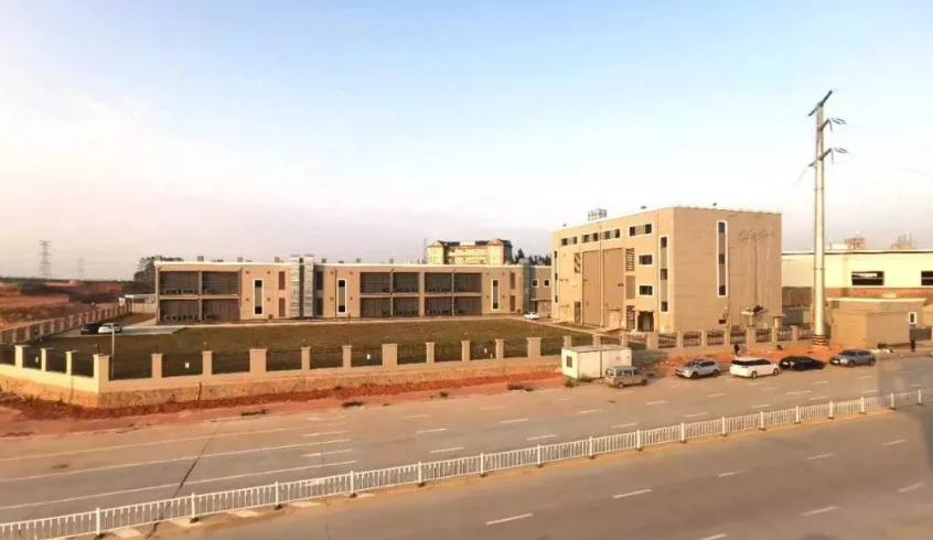 △晉江儲能電站試點項目由福建省閩投配售電有限公司、寧德時代、中國電建集團福建省電力勘測設(shè)計院有限公司合資建設(shè)。