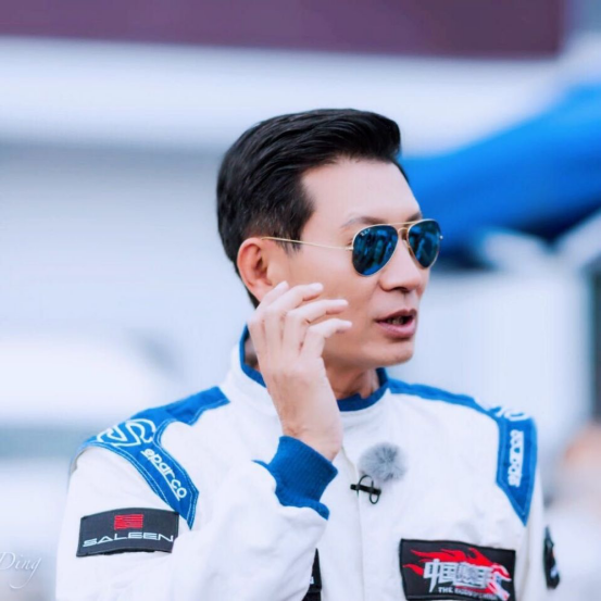 王曉麟曾發(fā)微博回應(yīng)舉報，卻遭網(wǎng)友評論嘲諷