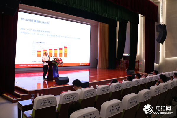 電池百人會(huì)企業(yè)家“問道”長(zhǎng)興暨后疫情時(shí)代·2020中國(guó)電池新能源產(chǎn)業(yè)鏈生態(tài)健康發(fā)展企業(yè)家論壇現(xiàn)場(chǎng)