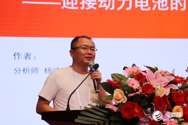 天風(fēng)證券股份有限公司研究所副所長(zhǎng)/大周期組總監(jiān)楊誠(chéng)笑 天風(fēng)證券股份有限公司研究所副所長(zhǎng)/大周期組總監(jiān)楊誠(chéng)笑