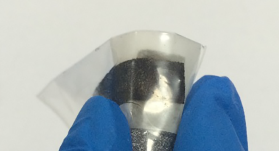 組裝的柔性超級電容器實物圖片