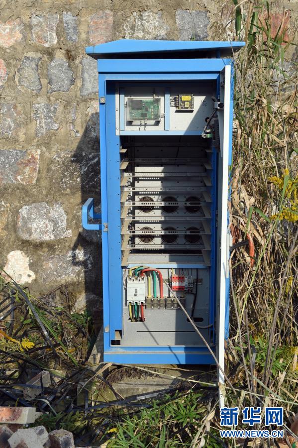 拍攝的淮南市舜耕山風景區旁的一個充電樁，柜體中并沒有充電模塊