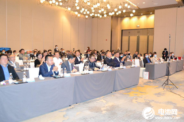 雄韜股份發(fā)布燃料電池新品 雄韜氫瑞與金華氫途簽訂戰(zhàn)略協(xié)議