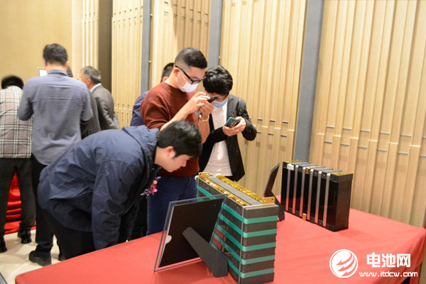 雄韜股份發(fā)布燃料電池新品 雄韜氫瑞與金華氫途簽訂戰(zhàn)略協(xié)議