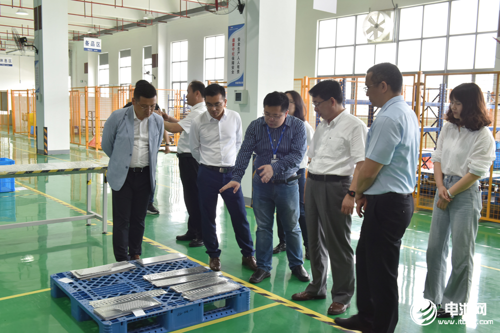 2021年中國電池新能源產(chǎn)業(yè)鏈調(diào)研團(tuán)一行參觀考察飛榮達(dá) 2021年中國電池新能源產(chǎn)業(yè)鏈調(diào)研團(tuán)一行參觀考察飛榮達(dá)