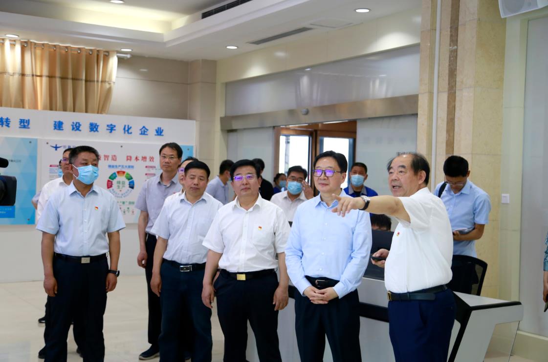 河南省委常委、常務副省長周霽一行到多氟多調研指導工作