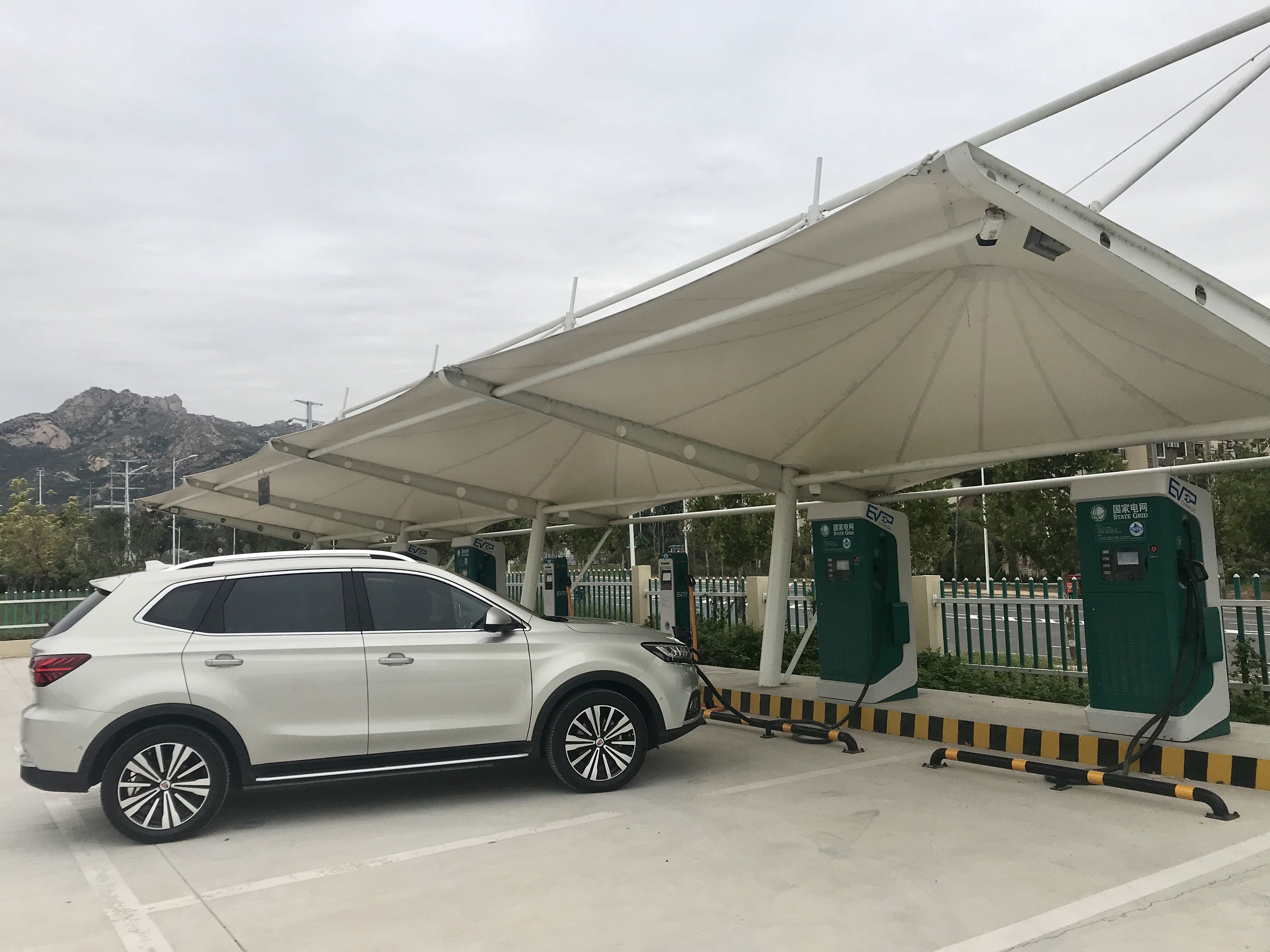 榮威ERX5在國(guó)網(wǎng)充電樁充電 榮威ERX5在國(guó)網(wǎng)充電樁充電