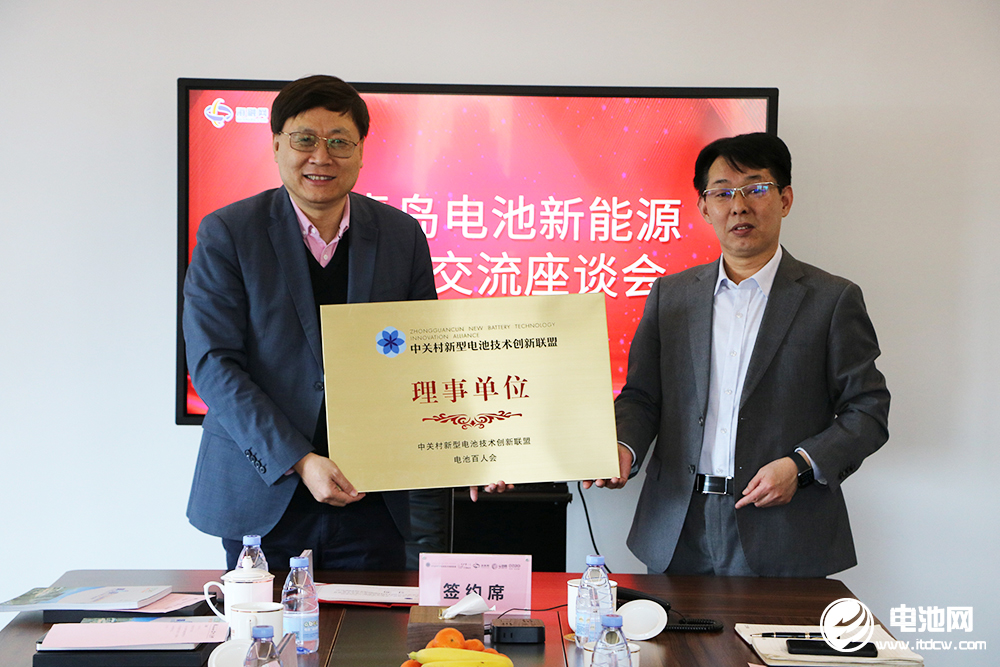 青島市民營(yíng)經(jīng)濟(jì)發(fā)展局一級(jí)調(diào)研員李中強(qiáng)一行到訪海融網(wǎng)山東總部