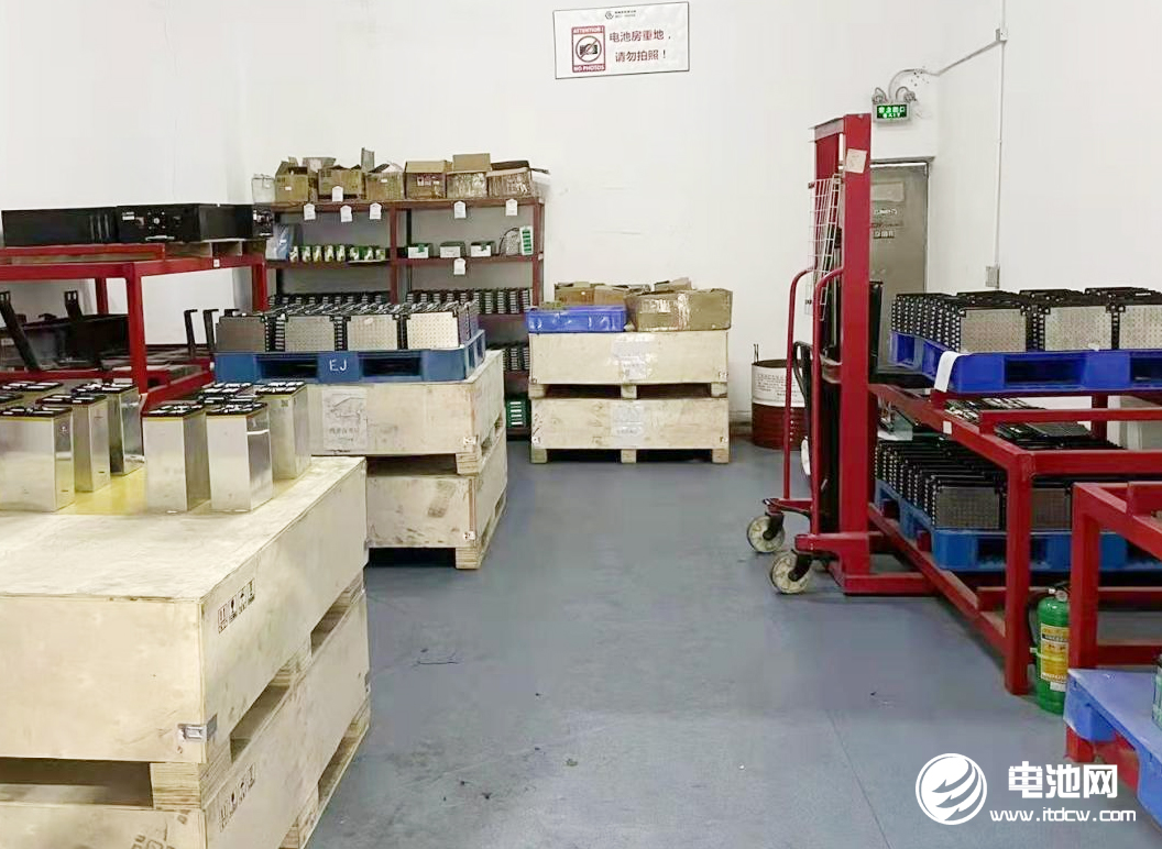 蜜蜂新能源電池庫房