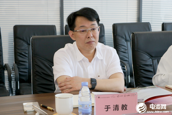 德固特董事長魏振文一行到訪海融網(wǎng)山東總部 共話轉(zhuǎn)型變革機(jī)遇 德固特董事長魏振文一行到訪海融網(wǎng)山東總部 共話轉(zhuǎn)型變革機(jī)遇