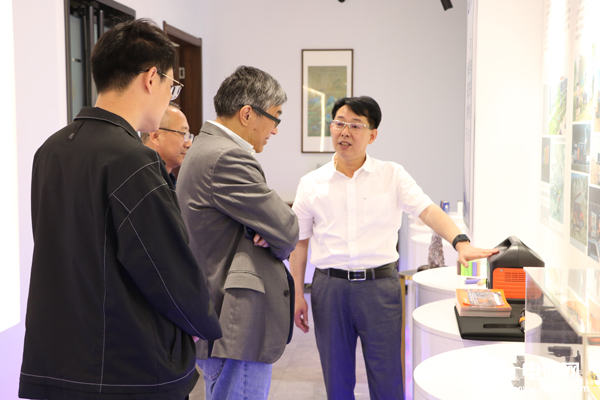 德固特董事長魏振文一行到訪海融網(wǎng)山東總部 共話轉(zhuǎn)型變革機(jī)遇 德固特董事長魏振文一行到訪海融網(wǎng)山東總部 共話轉(zhuǎn)型變革機(jī)遇