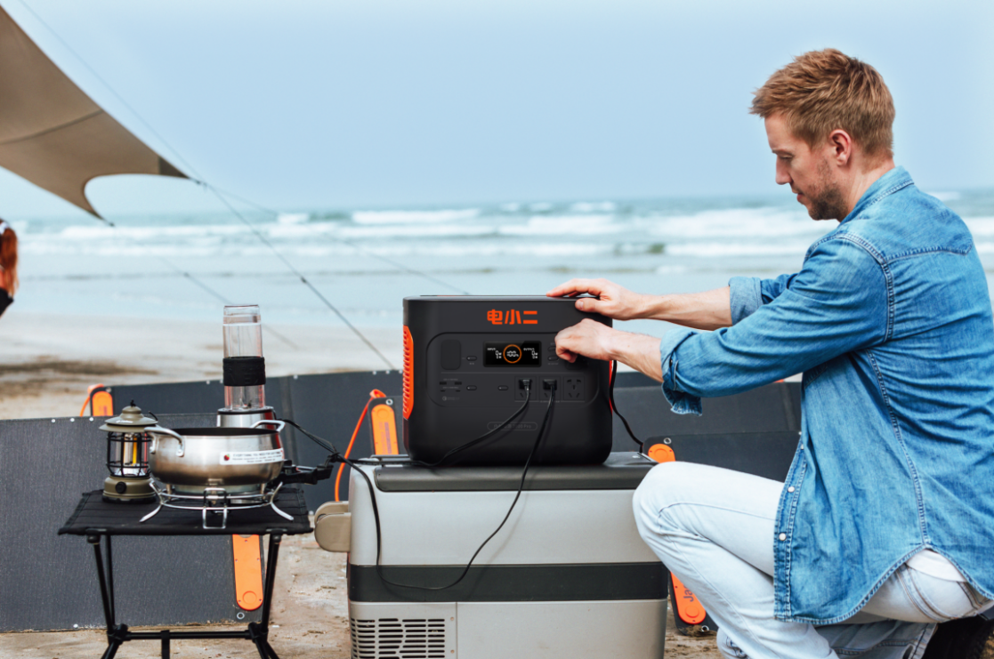 太陽能快充最快2.5小時充滿 電小二光充戶外電源2000Pro發布